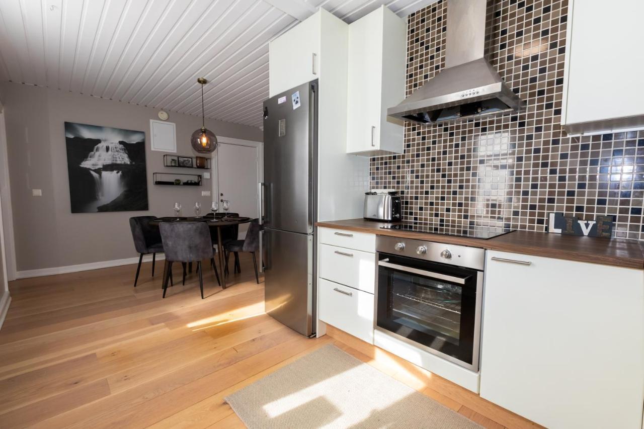 Lovely 2-Bedroom Apartment In 阿克雷里 外观 照片