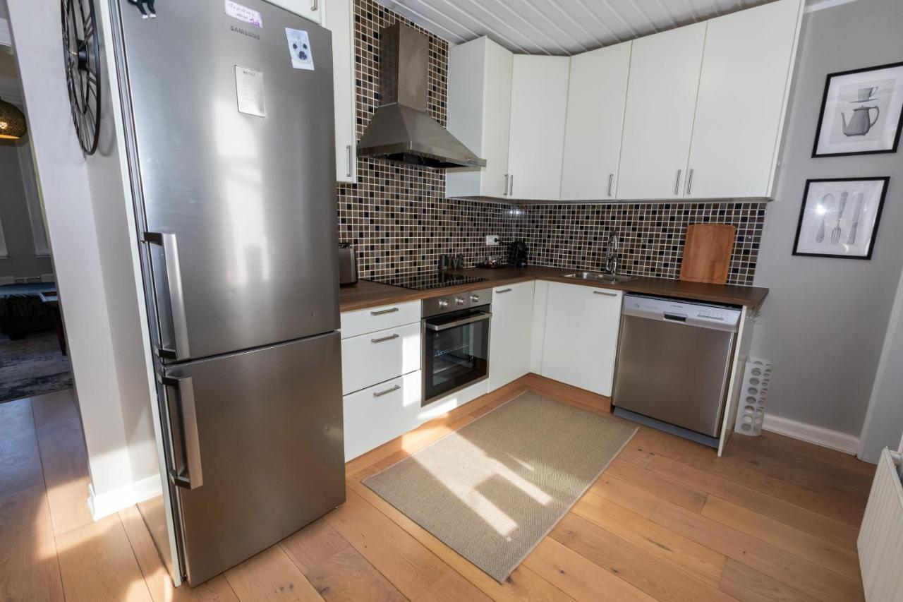Lovely 2-Bedroom Apartment In 阿克雷里 外观 照片